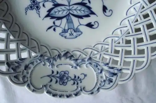 Meissen Porzellan Zwiebelmuster schöner, großer Durchbruchteller 28 cm (118521)