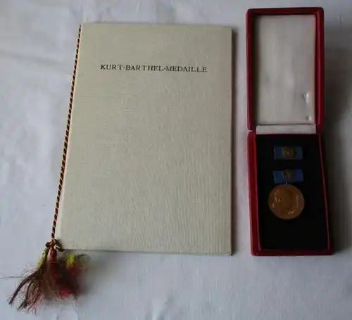 Médaille de Kurt Barthel en Allemagne de l'Est + certificat de délivrance 1981 Bartel 295a (11438)