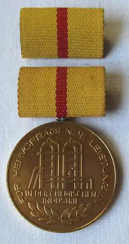 DDR Medaille für hervorragende Leistungen Chemische Industrie im Etui (104819)