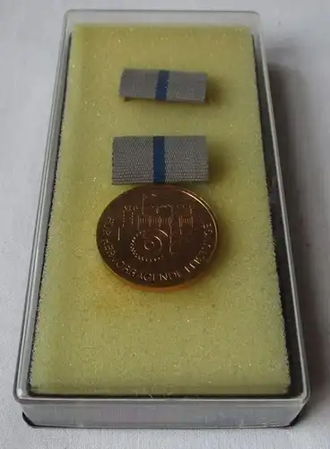 DDR Medaille hervorragende Leistungen metallverarbeitende Industrie 262 (117460)