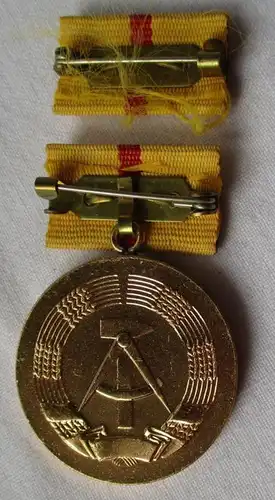 DDR Medaille für hervorragende Leistungen Chemische Industrie im Etui (119682)