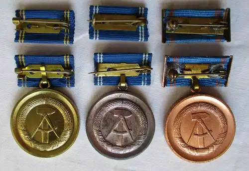 médaille de DDR pour les services fidèles en bronze - Or (141924)
