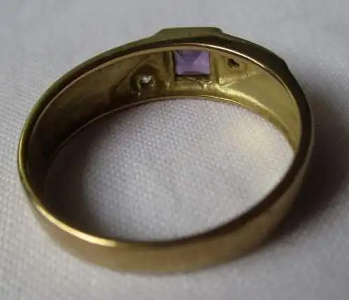 hübscher Damen Ring aus 333er Gold mit weißem und violettem Edelstein (120242)