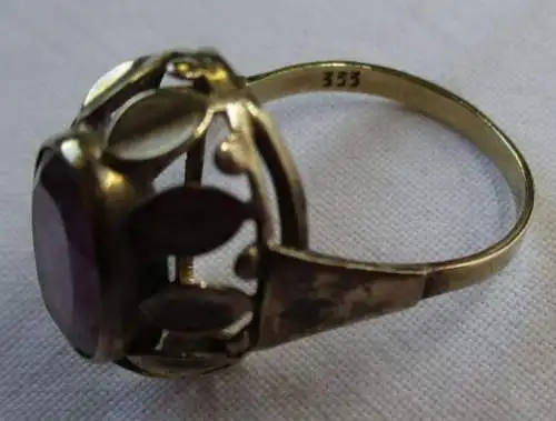 eleganter 333er Goldring mit verziertem Ringkopf und lila Edelstein (103787)