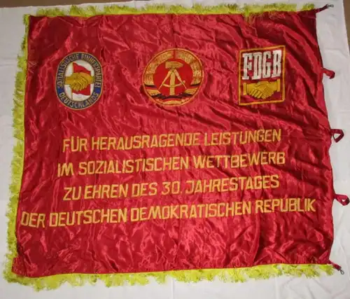 drapeau de la RDA rare en l'honneur du 30ème anniversaire de l ' RDA 1979 (104107)