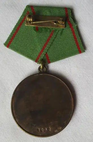 DDR Médaille pour le service frontalier exemplaire 1954 Numéro de délivrance 1962 (126014)