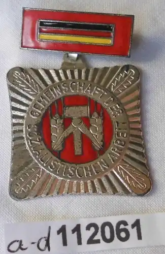 DDR Médaille Communauté du travail socialiste dans l'original (112061)