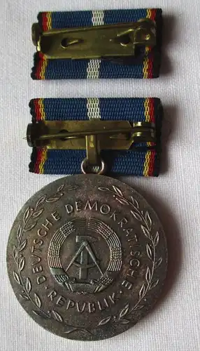 DDR rare Ordre Wilhelm Christoph Hufeland médaille d'argent en étui (12631)