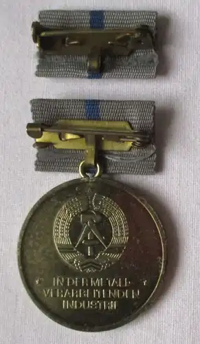 DDR Medaille hervorragende Leistungen metallverarbeitende Industrie (135499)