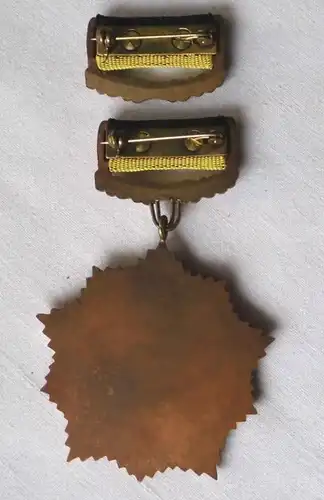 L'ancien ordre du Mérite patriotique de la RDA en bronze dans l'original Etui (117173)