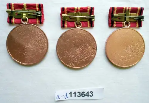 3 x DDR Médaille de service de fidélité du contrôle populaire tous les niveaux dans l'Etui (113643)