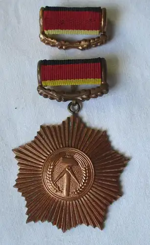 L'ancien ordre du Mérite Périodique de la RDA en bronze plus le document (100540)