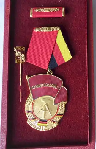 goldene Ehrennadel des NOK Nationales Olympisches Komitee der DDR (112548)