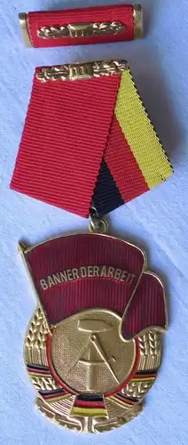 épingle d'honneur dorée du Comité Olympique National de NOK (112548)