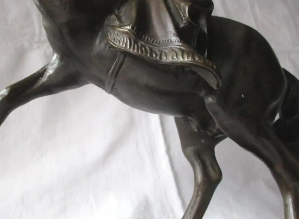 alte Bronzefigur Skulptur aufbäumendes Pferd mit Tuch 8,3kg 37 cm Höhe (114179) 3