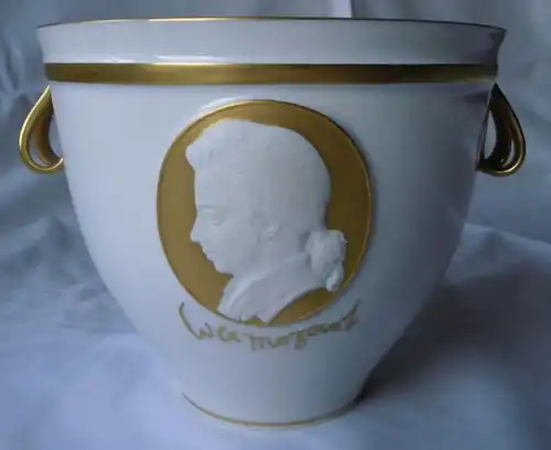 belle bol de porcelaine KPM anse W.A.Mozart avec décoration en or (111852)
