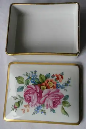 Magnifique boîte en porcelaine avec couvercle KPM Berlin vers 1930 (116804)