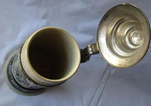 seltener Keramikkrug 1/2 Liter mit Spieluhr und Zinndeckel um 1910 (111852)