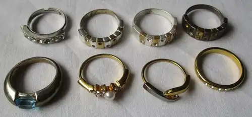 schöne Sammlung mit 44 Stücken Modeschmuck Ringe, Ohrringe Ketten usw. (110597)