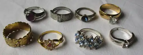 schöne Sammlung mit 44 Stücken Modeschmuck Ringe, Ohrringe Ketten usw. (110597)