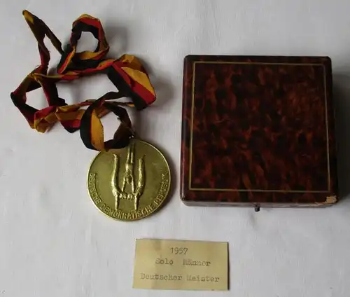 Medaille Meisterschaften der DDR Akrobatik 1. Platz Mühlhausen 1957 (135848)