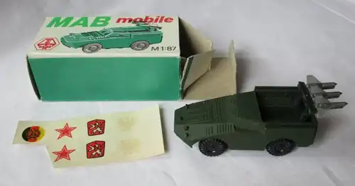 Konvolut DDR Modell Fahrzeuge VEB Berlinplast MAB mobile + 2 Soldaten (142591)