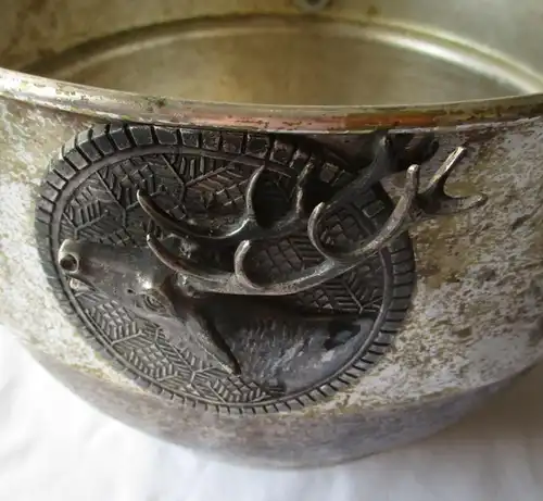 großer alte Bowle aus Metall mit jagdlichen Motiven Hirsch und Hund (132472)