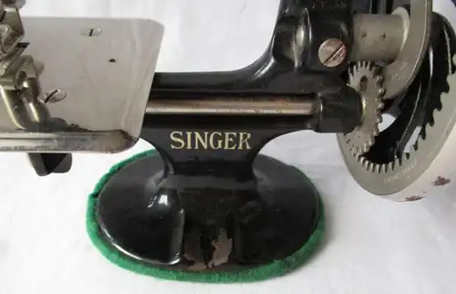 Machine à coudre pour enfants "Un chanteur pour filles" originale Singer dans le carton (106043)