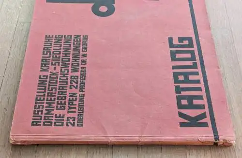 Gropius, Walter: Ausstellung Karlsruhe, Dammerstock-Siedlung: Die Gebrauchswohnung. Veranstaltet von der Landeshauptstadt Karlsruhe vom 29. September bis zum 27. Oktober 1929. 23 Typen, 228 Wohnungen. Oberleitung Professor Dr. W. Gropius. 