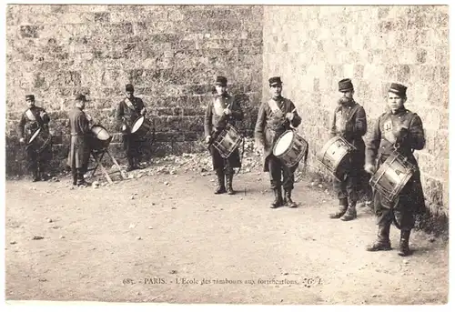 AK L' Ecole des tambours aux fortifications, ungel.