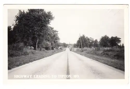 AK Missouri, Highway leading to Tipton, unhil.