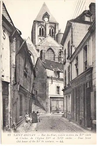 CPA Saint Aignan, rue du Four, Vieille maison du XV siécle et Clocher de L'Eglise XV, ohnl.