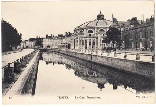 CPA Troyes, La Quai Dampierre, imparfaite