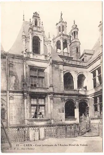 CPA Caen, Cour interieure de l'Ancien Hotel de Valois, ungel.