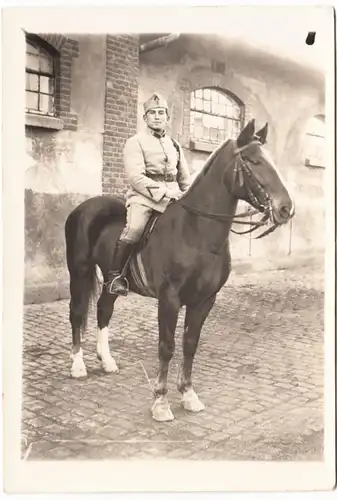 CPA Soldat français à cheval, ungel.