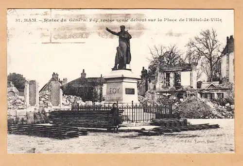 CPA Ham, Statue du Général Foy restée seule debout sur la Place de l'Hôtel-de-Ville, gel. 1925