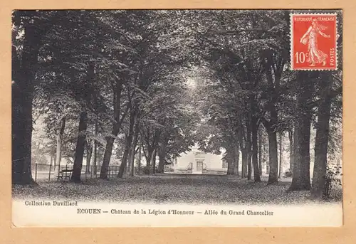 CPA Ecouen, Chateau de la Légion d'Honneur- Allee du Grand Chancelier, gel.