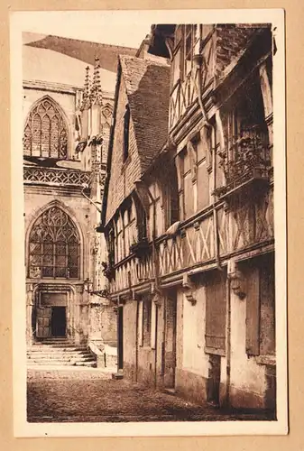 CPA Lisieux, Rue de la Paix. Eglise Saint-Jacques, ohn.