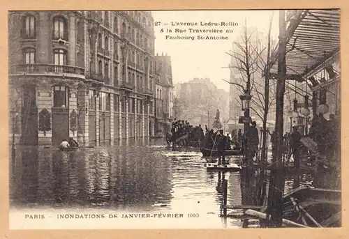 CPA Paris, Inonde, L'avenue Ledru-Rollin & la Rue Traversiere au Faubourg St-Antoine, ohnl.