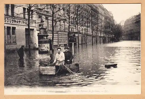 CPA Paris, Inondations, Un Baleau de fortune, unsil.
