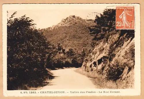 CPA Châtel-Guyon, Vallee des Prades- Le Roc Errant, gel.