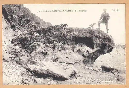 CPA Arromanches, Les Rochers, uns.