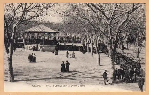 CPA Salon de Provence, Piste d'Armes sur la Place Thiers, ohnl.