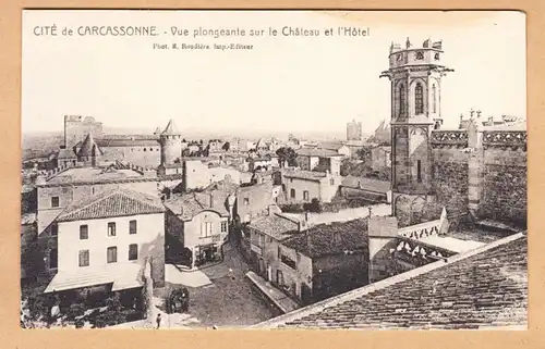 CPA Carcassonne, Vue longue sur le Chateau et l'Hôtel, unl.