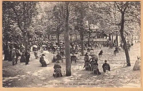 CPA Vichy, Le Parc pendant le Concert, ungel.