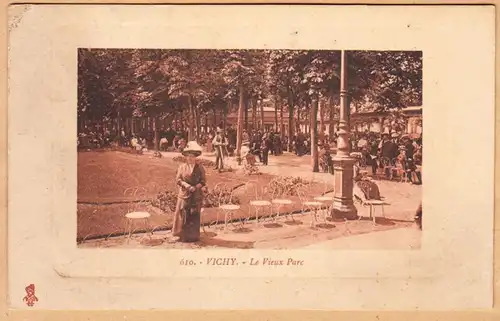 CPA Vichy, Le Vieux Parc, ohn.