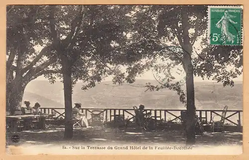 CPA Feuille- Dorothee, Sur la Terrasse du Grand Hotel, gel.