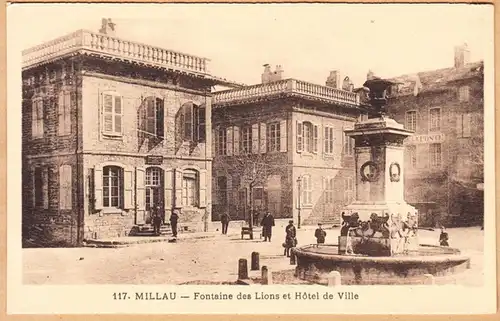 CPA Millau, Fontaine des Lions et Hotel de Ville, ungel.