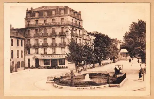 CPA Bagnères de Bigorre, Les Coustous, Café de Londres, ohn.