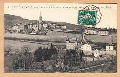 CPA Saint Just d'Avray, Vue generale et ensemble du Chateau, gel. 1911